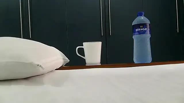 katt008 on StripChat 