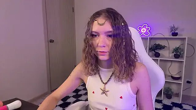 KellySunn — fingers in pussies 1 minute