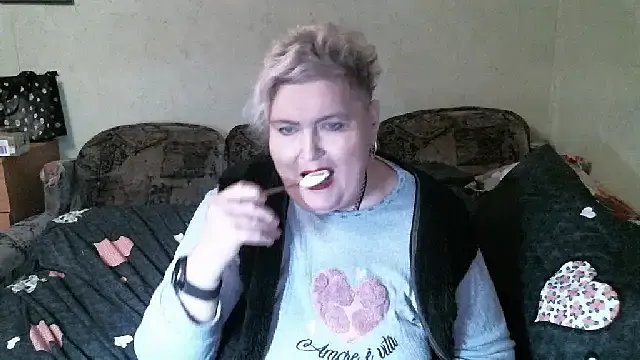 Lana555 on StripChat 