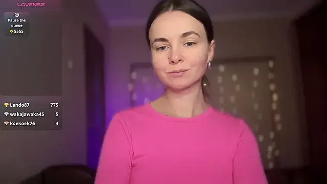 lanaloulou on StripChat 