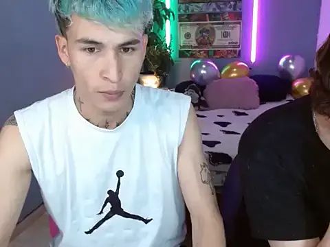 Latin_boysxxxx on StripChat