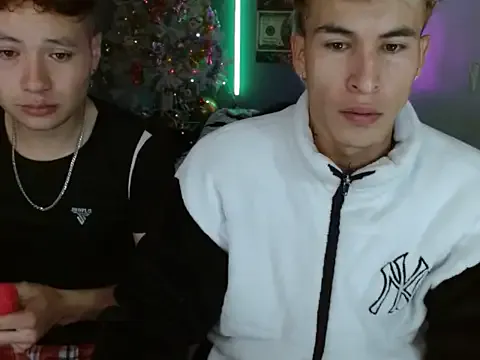 Latin_boysxxxx on StripChat