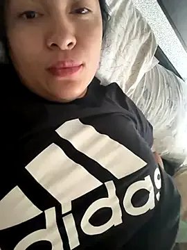 latina_curvy22 on StripChat