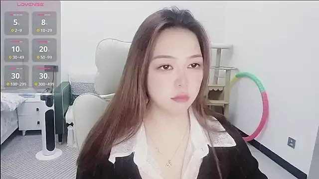 Lcey_66 on StripChat