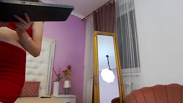 Lenna_Paul on StripChat 