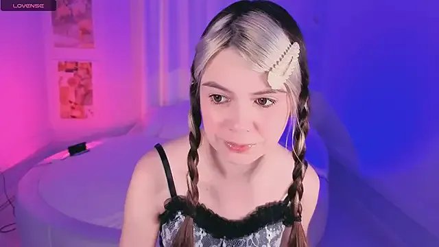 Lil_Amelie on StripChat 