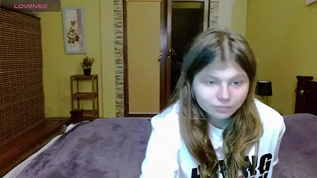 Lilly_Jess on StripChat 