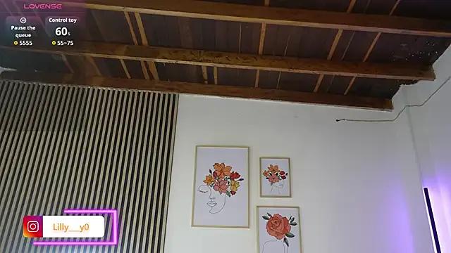 LillyDolls23 on StripChat 