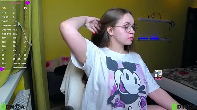 Lilysweet13 on StripChat