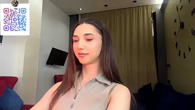 LinaMour — Playful pout