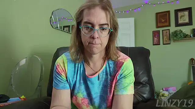 Linzy_19 — Freechat on StripChat