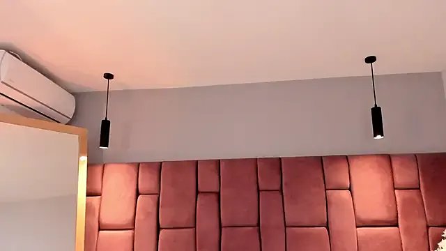 LittleVaale on StripChat 