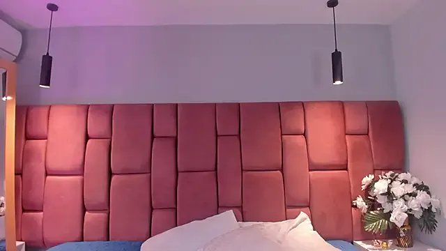 LittleVaale on StripChat 