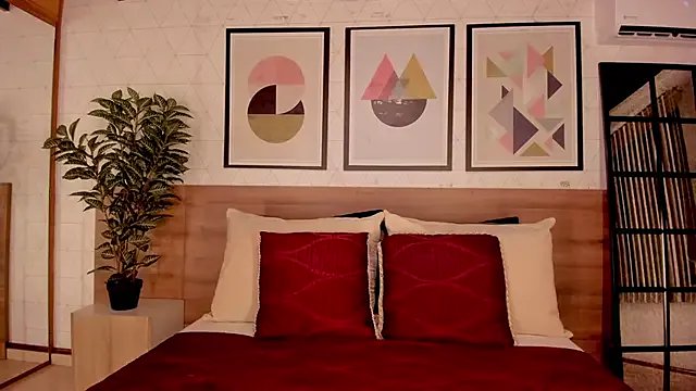 LunaRuso on StripChat