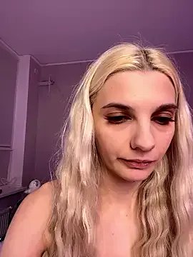 Luv_Doll on StripChat