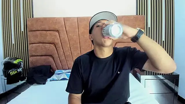 MATHY_ROBERT on StripChat