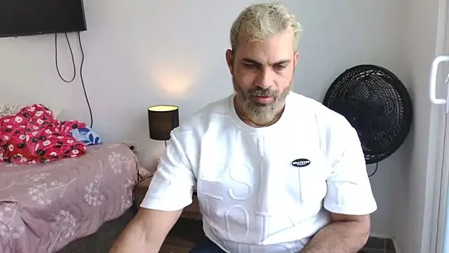 max_love255 on StripChat