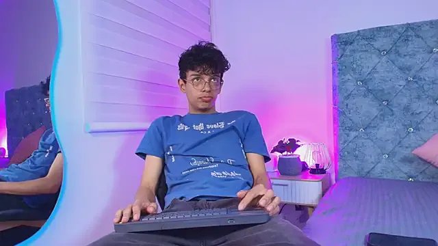 maxfrost_1 on StripChat