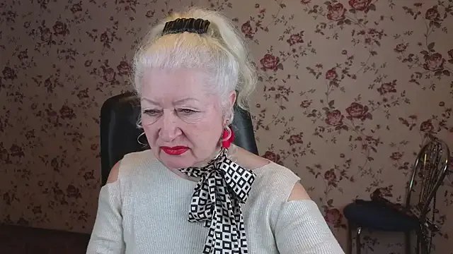 Maya_Mayflower on StripChat