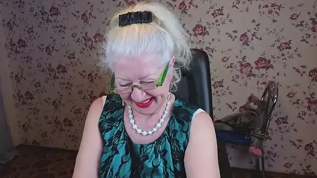 Maya_Mayflower on StripChat