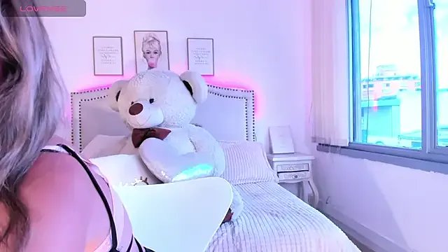 Mayajhons on StripChat 