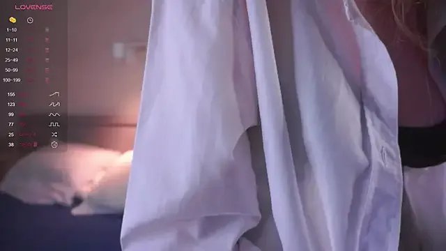 MegganKinson on StripChat 