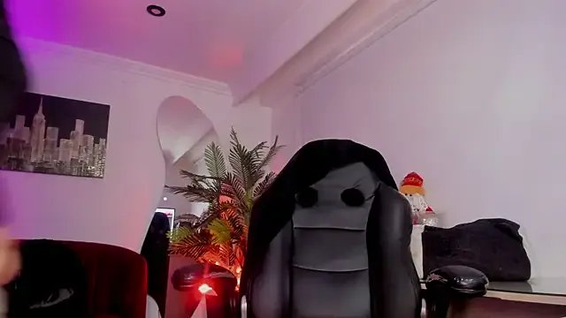 Meghan320 on StripChat