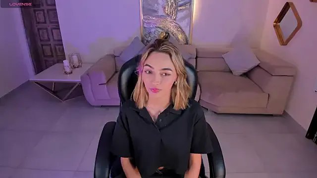 MelissaMoore_ on StripChat