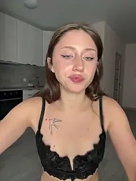 MiaaLoveeee on StripChat