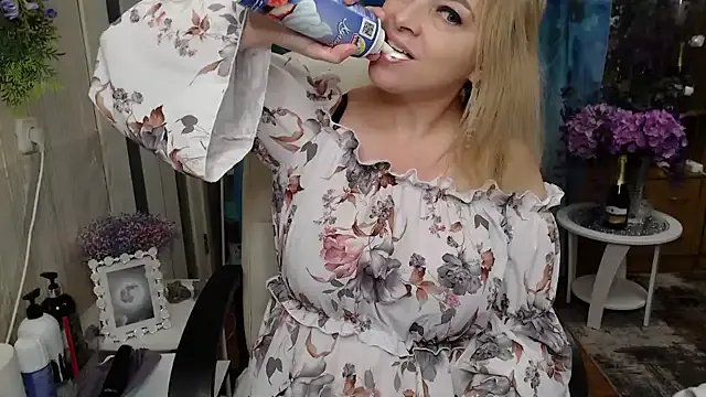 Mika_Passion on StripChat