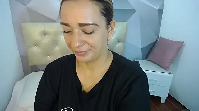 Milf-Prettyboobs on StripChat