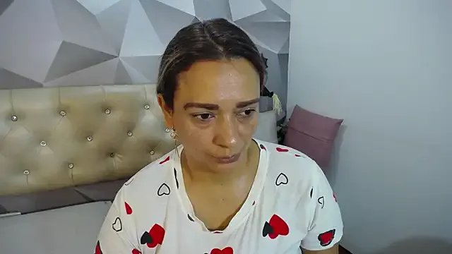 Milf-Prettyboobs on StripChat