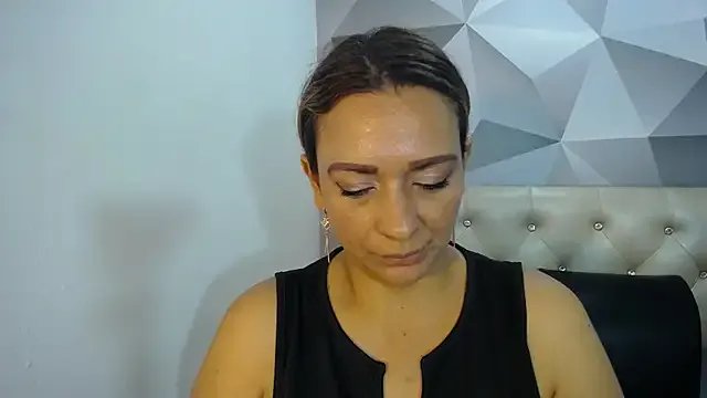 Milf-Prettyboobs on StripChat