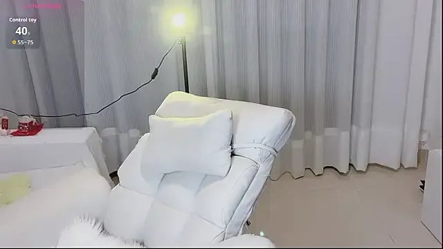 Miss-nian10 on StripChat 