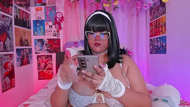 MissCurvyTop on StripChat 