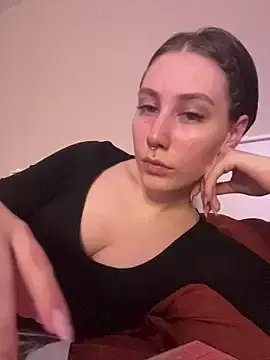 Molli_Luv on StripChat