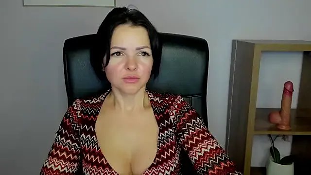 Mollybloom40 on StripChat 