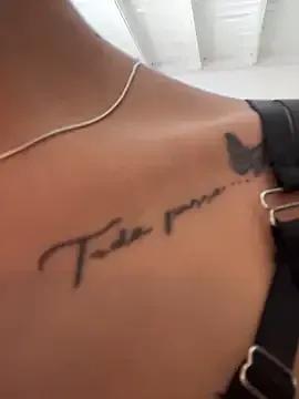 MystiqueXXX — MAKE ME SQUIRT