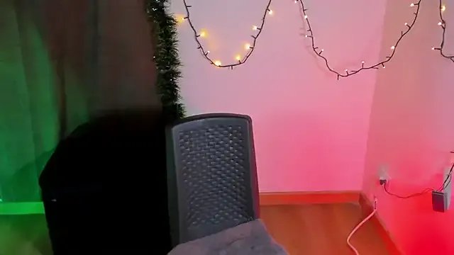 NanakoDollx on StripChat