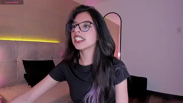 NanakoDollx on StripChat