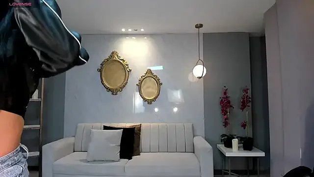 NataliaGaret on StripChat 