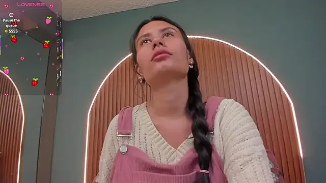 NayeCloud on StripChat