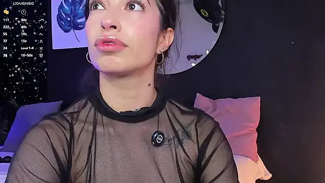 Noaah25_ on StripChat 