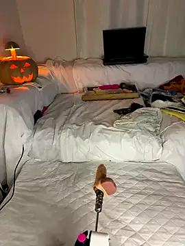 Ozge-SluttyScream69 on StripChat