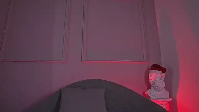 Paulah_x on StripChat