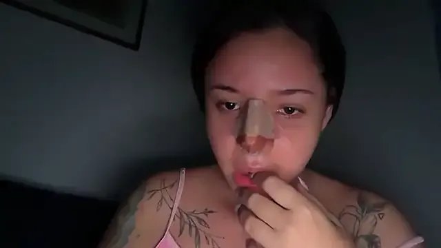 Paulah_x on StripChat