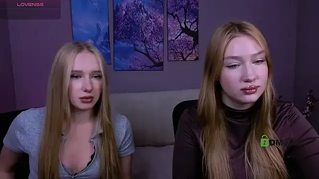 playful_sophie on StripChat