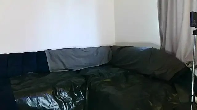 PlayfulThomas on StripChat