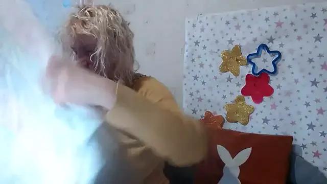 QueenLana on StripChat 