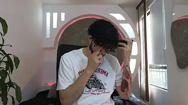 Rafael_Mendezz on StripChat 